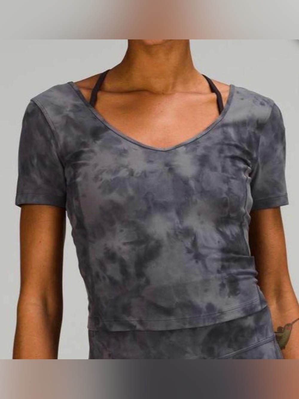 Lululemon Women’s Gray Tie-Dye V-Neck Short Sleeve Top